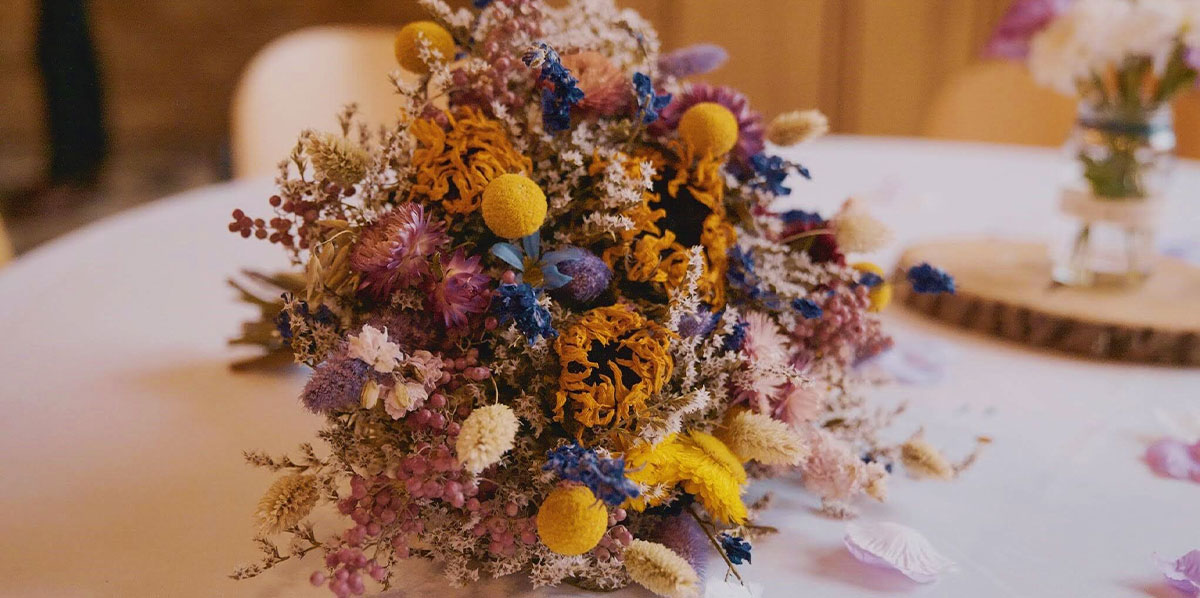 دسته گل عروس با گل خشک