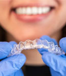 چرا ارتودنسی نامرئی انتخاب بهتری برای بزرگسالان است؟